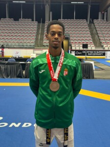 Gálázott Kanadában a válogatott Salim Sharif